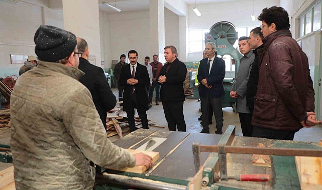 Refahiye'de arı kovanı çıtası üretim atölyesi açıldı