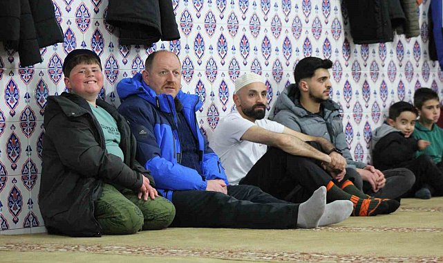 Sarıkamış'ta Kadir Gecesi'nde vatandaşlar camilere akın etti