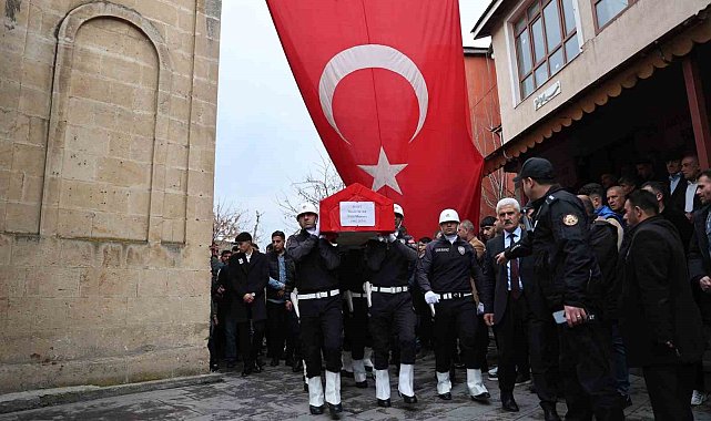Şehit polis Mesut Acar memleketi Muş&#039;ta son yolculuğuna uğurlandı