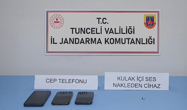 Sürücü belgesi sınavında akıllara durgunluk veren kopya düzeneğine jandarmadan suçüstü