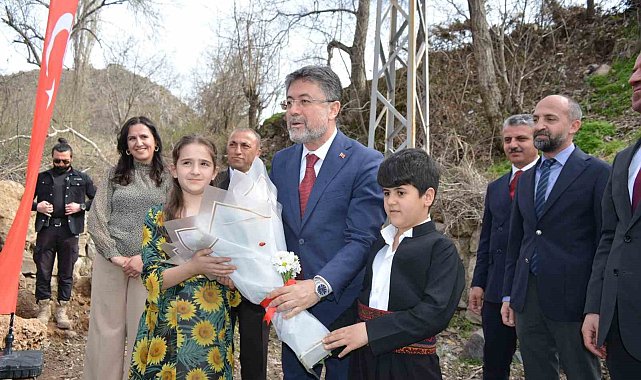 Tarım ve Orman Bakanı Yumaklı, Hakkari'nin Çukurca ilçesini ziyaret etti