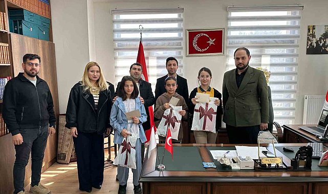 Tatvan'da ortaokul öğrencileri arası şiir okuma yarışması