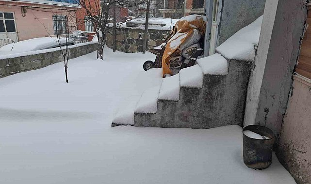 Tunceli'de kar yağışı etkili oldu