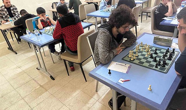Tunceli'de, Tıp Bayramı dolayısıyla satranç turnuvası düzenlendi