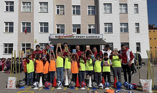 Ultra Aslan Tatvan&#039;dan öğrencilere anlamlı destek