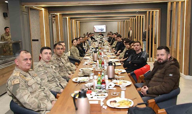 Vali Aydoğdu Mehmetçik ile sahur yaptı