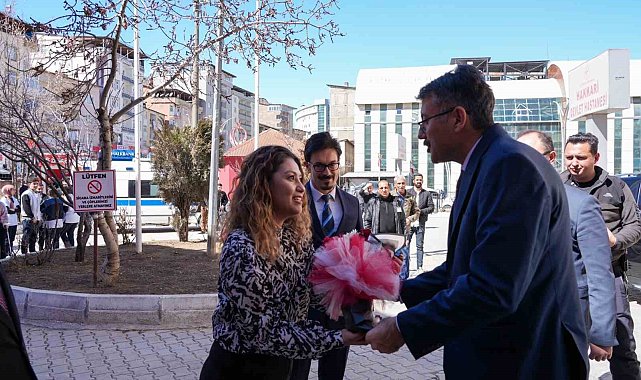 Vali Çelik&#039;ten Hakkâri Devlet Hastanesine tıp bayramı ziyareti