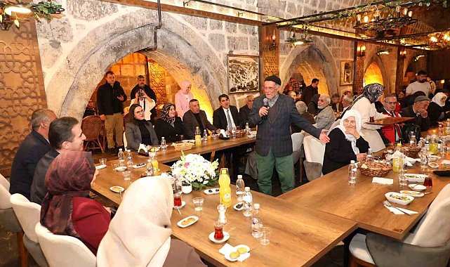 Vali Karakaya, 40 yıllık evli çiftlerle iftar yaptı