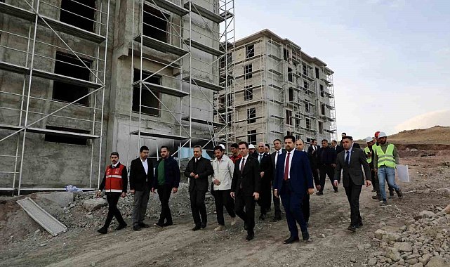 Vali Karakaya, Ahıska Türkleri için yapılan konutlarda incelemede bulundu