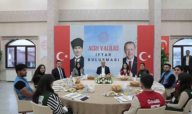 Vali Koç, STK temsilcileriyle iftar programında bir araya geldi