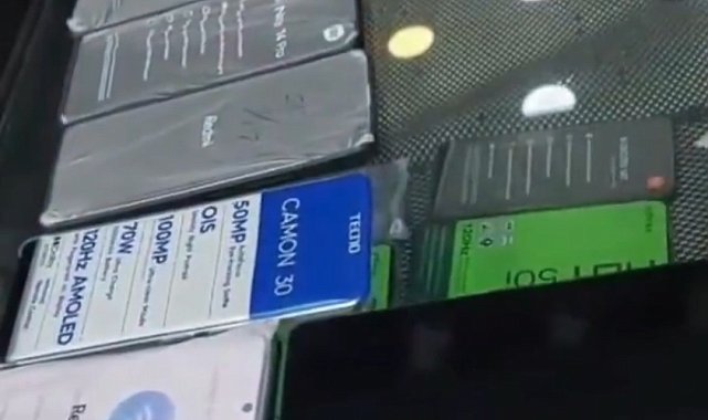 Van'da 1 milyon 800 bin TL değerinde 143 adet kaçak cep telefonu ele geçirildi