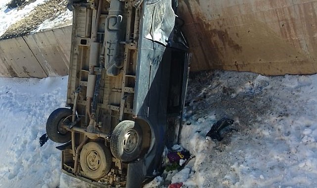 Van&#039;da minibüs devrildi: 6 yaralı