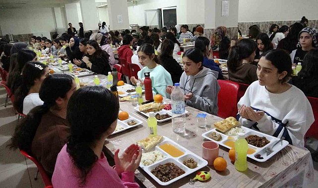 Van'daki okul pansiyonlarında restoranları aratmayan yemek menüsü
