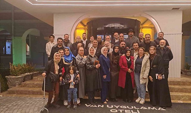 Vanlı şair ve yazarlar iftarda buluştu