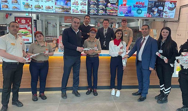 Vanmall'dan kadınlara karanfil