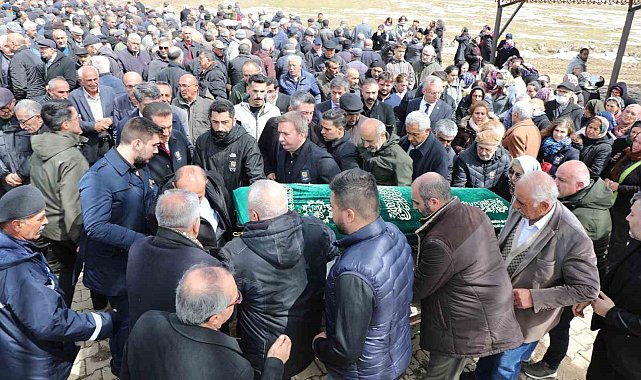 Vefat eden Cemevi Dedesi Eroğlu, son yolculuğuna uğurlandı