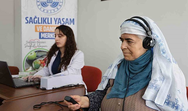Yaşlılar önce genel sağlık taramasından geçti, ardından müzik ziyafeti yaşadı