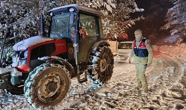 Yolda kalan vatandaşların yardımına Jandarma ekipleri yetişti