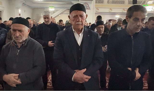 Yüksekova'da Kadir Gecesi dualarla idrak edildi