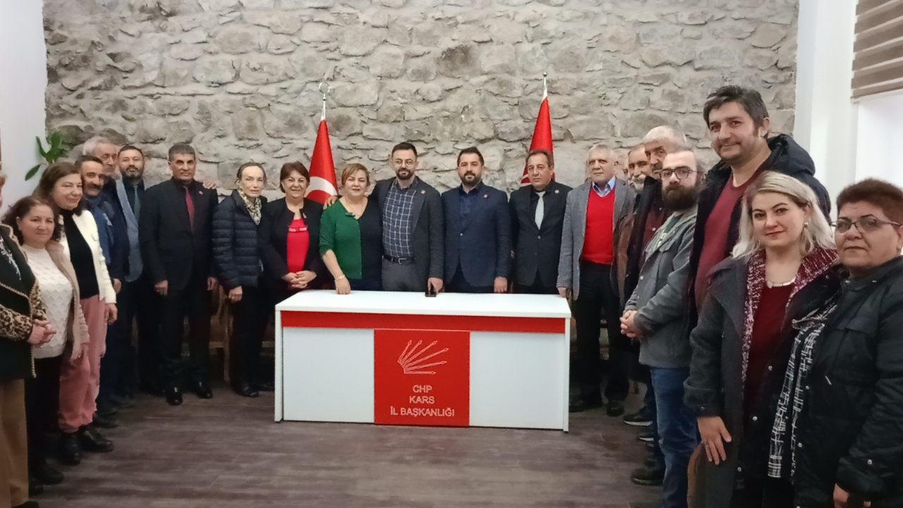 PM Üyesi İrak, partisinde coşkuyla karşılandı