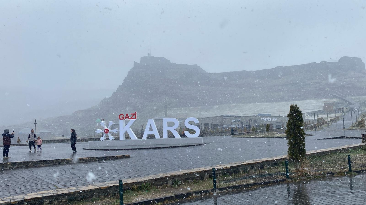Kars’ta kar yağışı devam ediyor