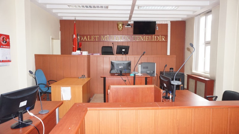 Kars'ta eşini öldürdüğü iddia edilen sanık hakim karşısında