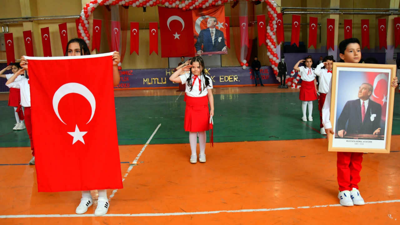 Şehitler diyarı Sarıkamış'ta 23 Nisan coşkuyla kutlandı