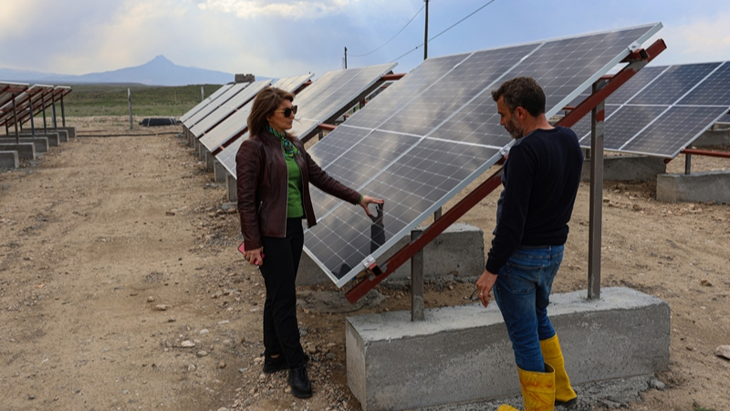 Iğdır'da kurulan GES, asfalt tesisinin enerji ihtiyacını gideriyor
