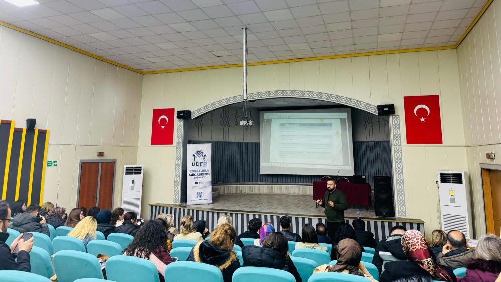 UDER Ağrı'da öğretmenlere seminer düzenledi