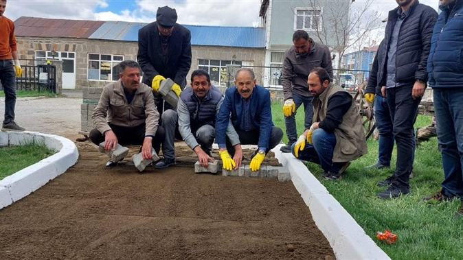 Başkan Elma, Arpaçay’da yol çalışmaları başlattı