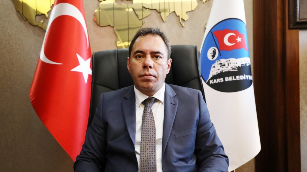 Kars’ta asfalt çalışmalarına yağmur engeli!