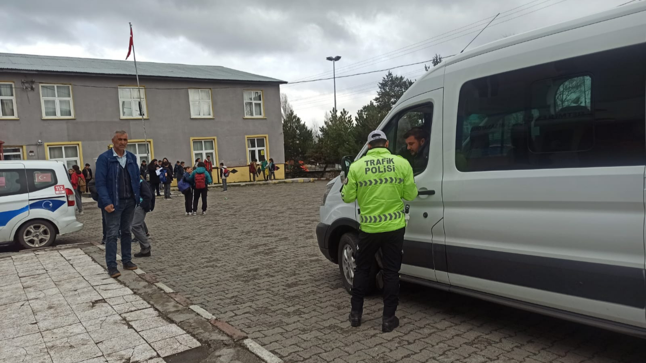 Kars’ta öğrenci servislerine yönelik denetimler sürüyor