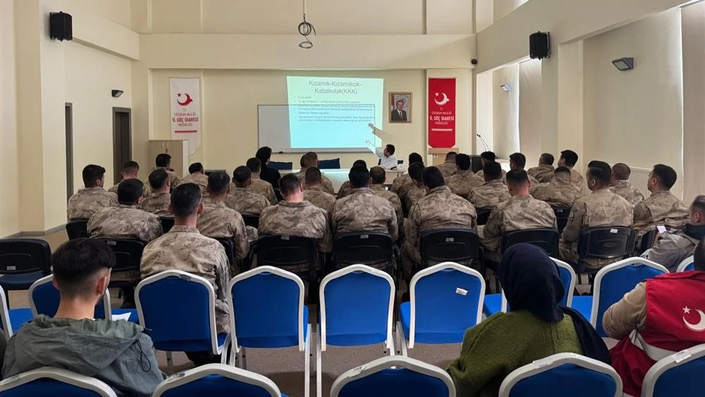 Jandarma personeline "Aşı ve Bulaşıcı Hastalıklar" konusunda eğitim verildi