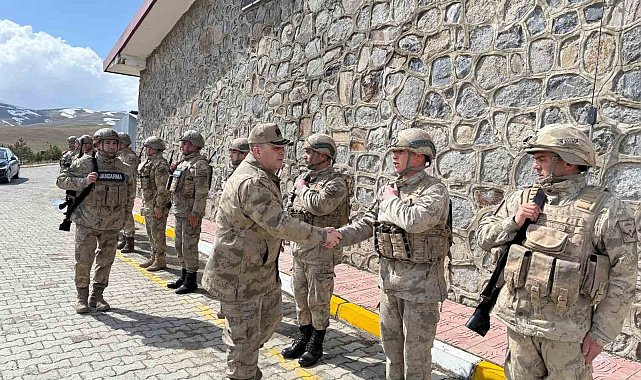 Ağrı Jandarma Komutanı Kiper'den bayram ziyareti ve denetimler