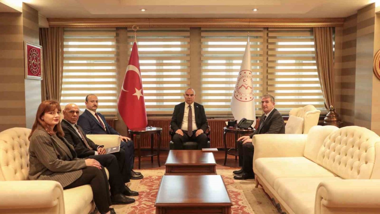 Ağrı Valisi Koç, Kütüphane Haftası dolayısıyla heyeti kabul etti