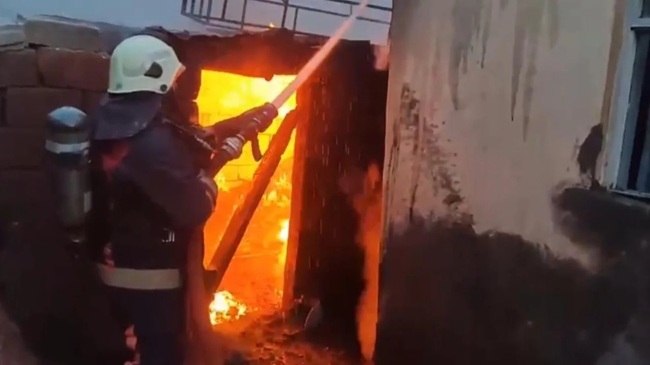 Ağrı’da tüp patladı, alevler geceyi aydınlattı
