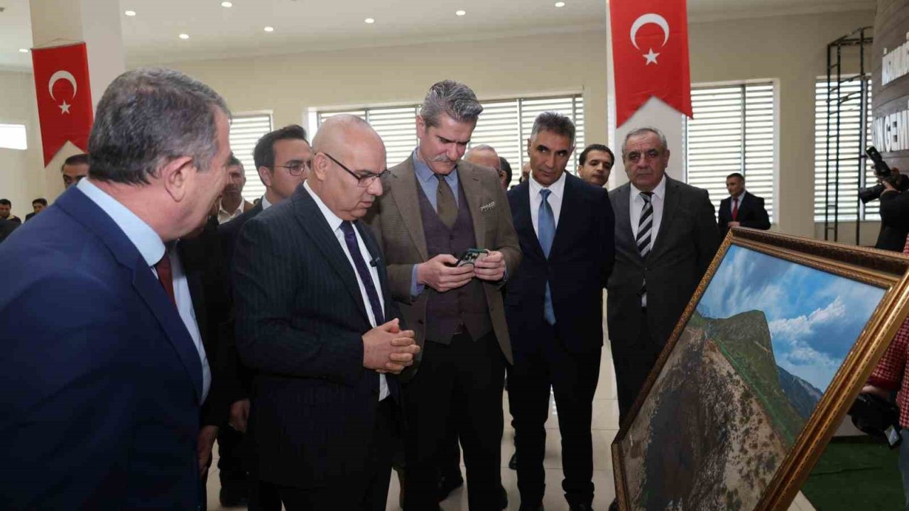 Ağrı’nın tarihi ve doğal zenginlikleri fotoğraf sergisinde buluştu