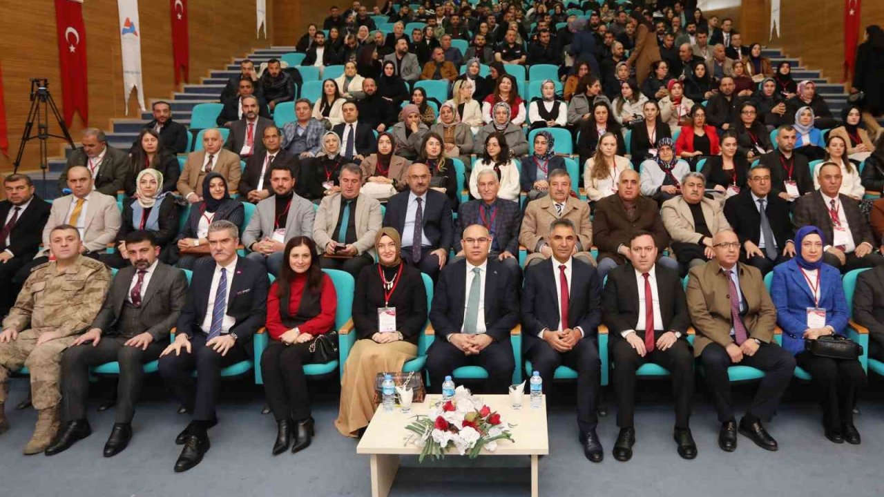 AİÇÜ ev sahipliğinde "Ailenin korunması ve güçlenmesi" temalı il eylem planı çalıştayı başladı