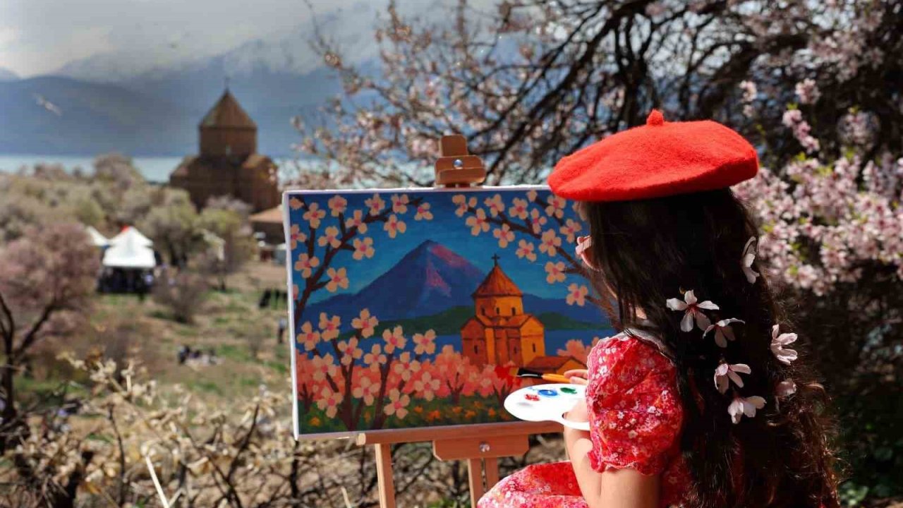 Akdamar Adası Badem Çiçeği Foto Safarisi sonuçlandı