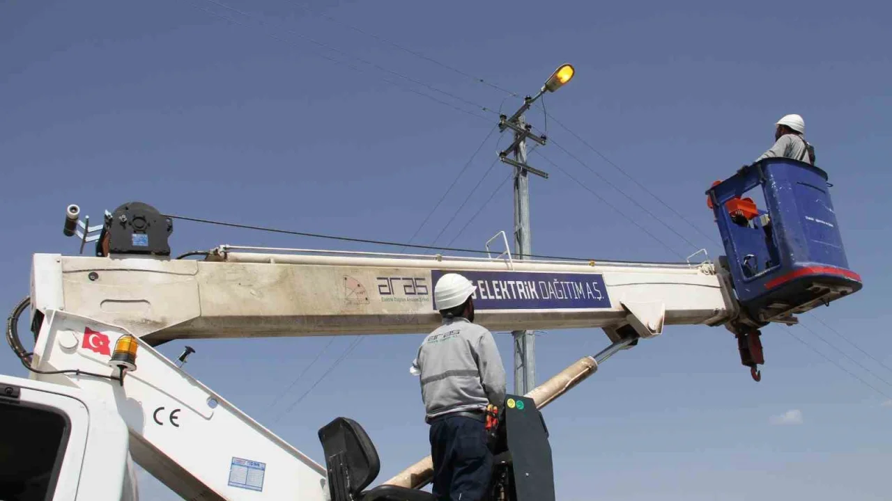 Aras Elektrik, bölgede aydınlatma çalışmalarını sürdürüyor