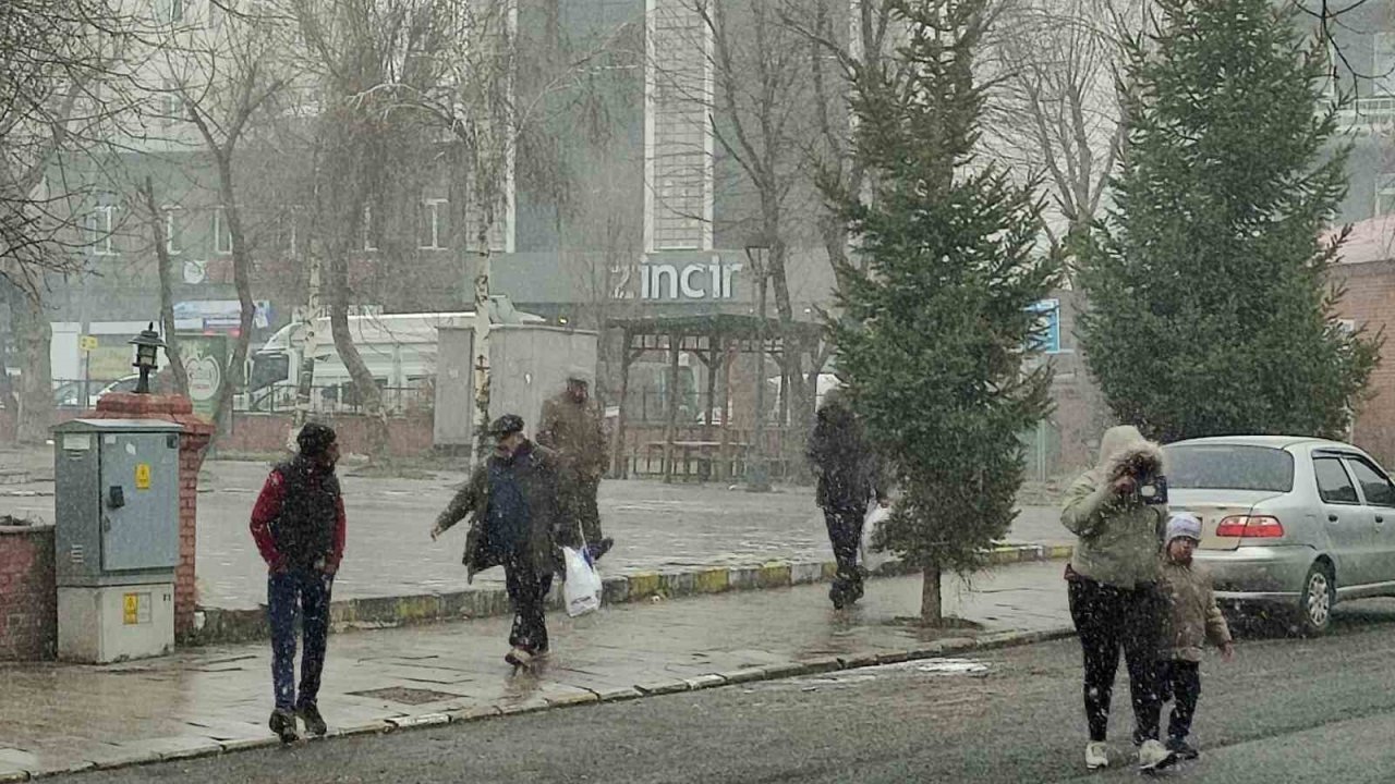 Ardahan’da kar yağışı etkili oldu