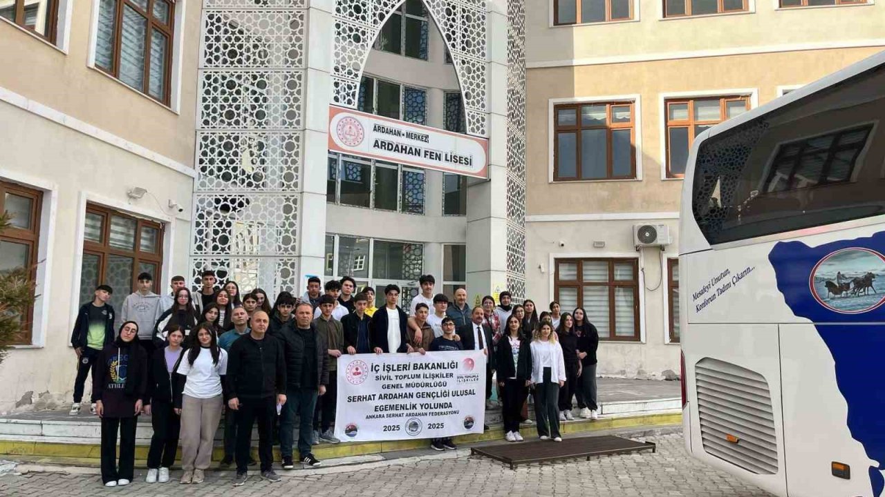 Ardahanlı öğrenciler ulusal egemenlik yolunda Ankara'ya gidiyor