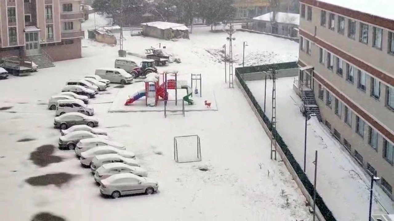 Aşkale’de kar yağış etkili oldu