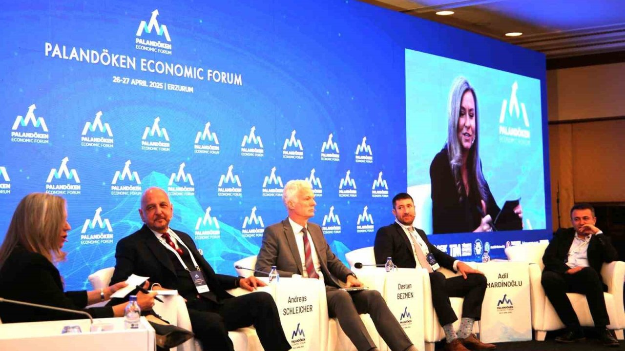 Rektör Hacımüftüoğlu’ndan forum değerlendirmesi
