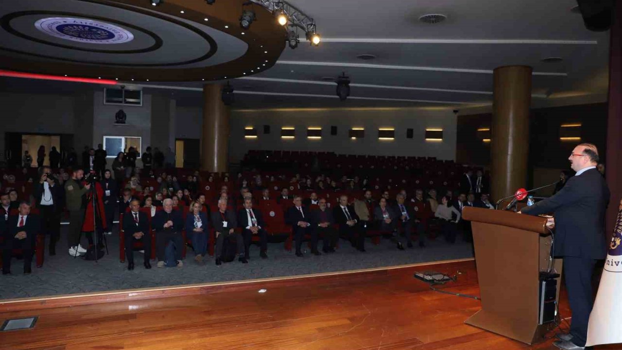 Atatürk Üniversitesi’nde "21. Yüzyılın İlk Çeyreğinde Türk Tarihçiliği" çalıştayı