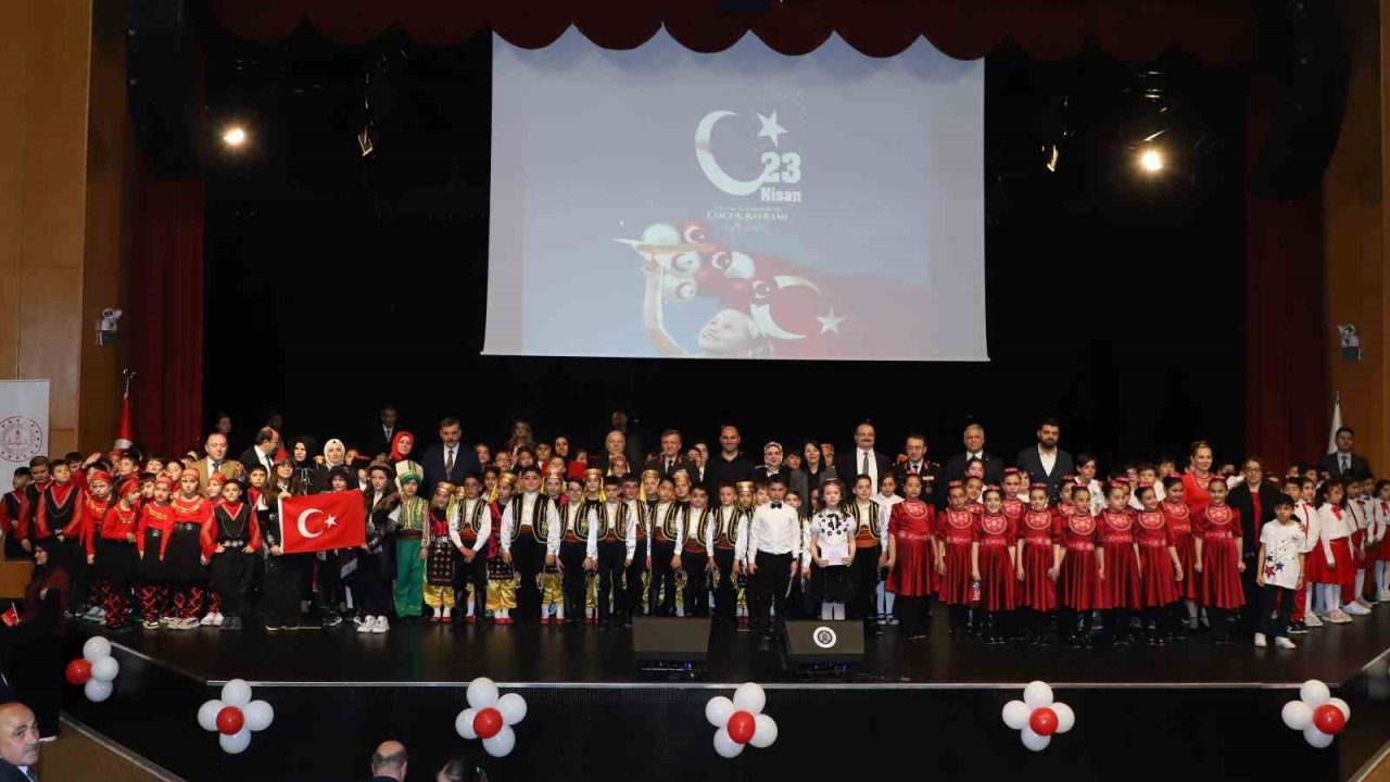 Atatürk Üniversitesi’nde 23 Nisan coşkusu yaşandı