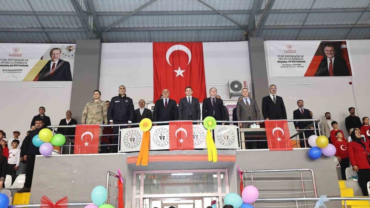 Aziziye'de çocuk şenliği renkli görüntüler oluşturdu