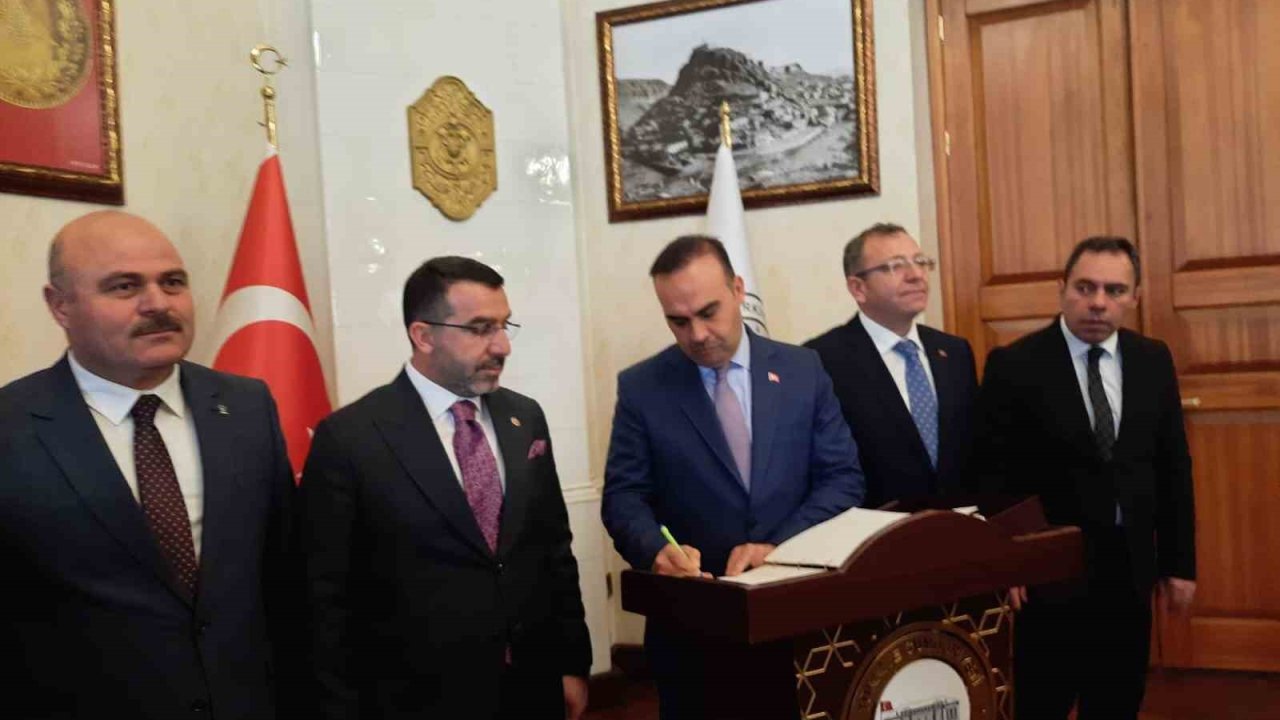 Bakan Kacır'dan Kars Valiliği’ne ziyaret