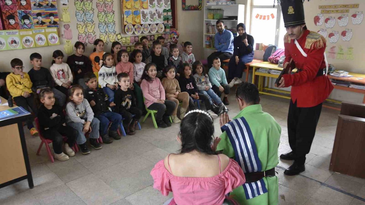 Bitlis’te ‘Köyden Köye, Okuldan Okula Tiyatro’ projesi