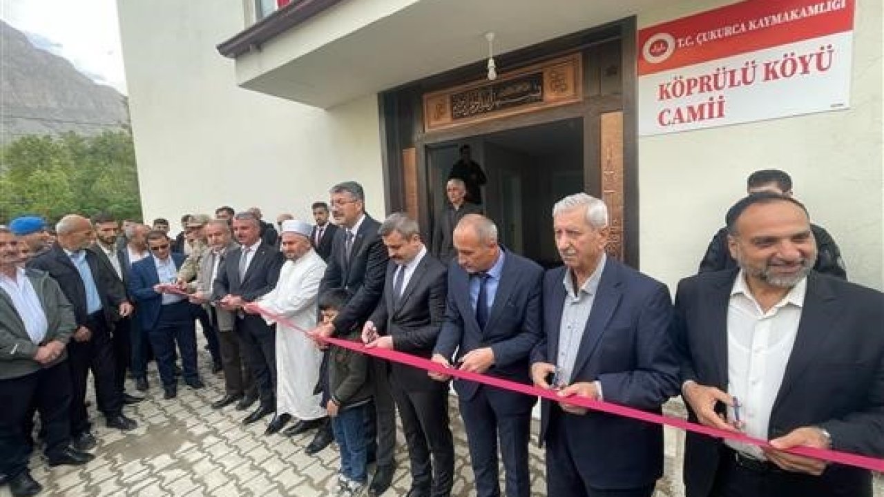 Çukurca’da yapımı tamamlanan cami dualarla ibadete açıldı